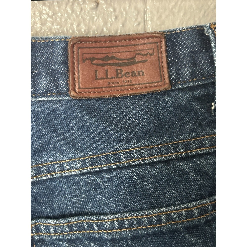 LL Bean Classic Fit Mens Jeans 33x29 Medium Wash Blue Denim Straight Leg - Picture 6 of 6
